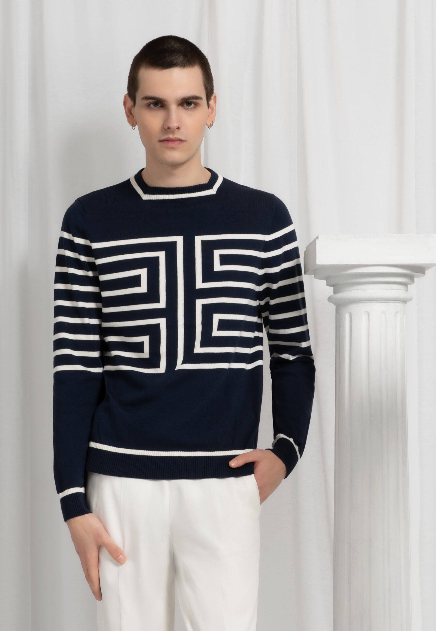 pull homme bleu graphique rayures blanches