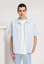 look homme chemise manches courtes bleu ciel t-shirt blanc pantalon bleu ciel