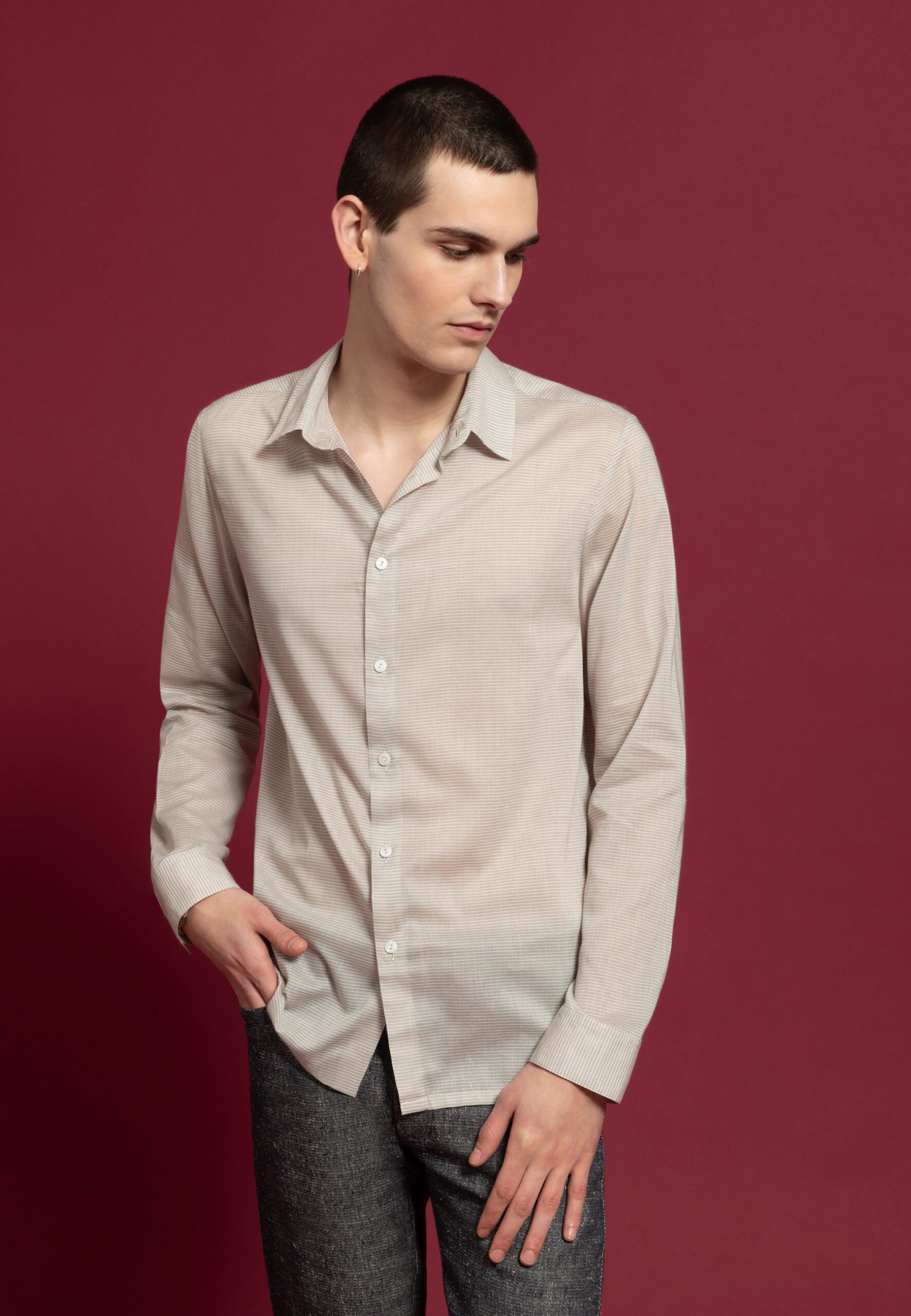 look homme chemise coton beige fines rayures jean