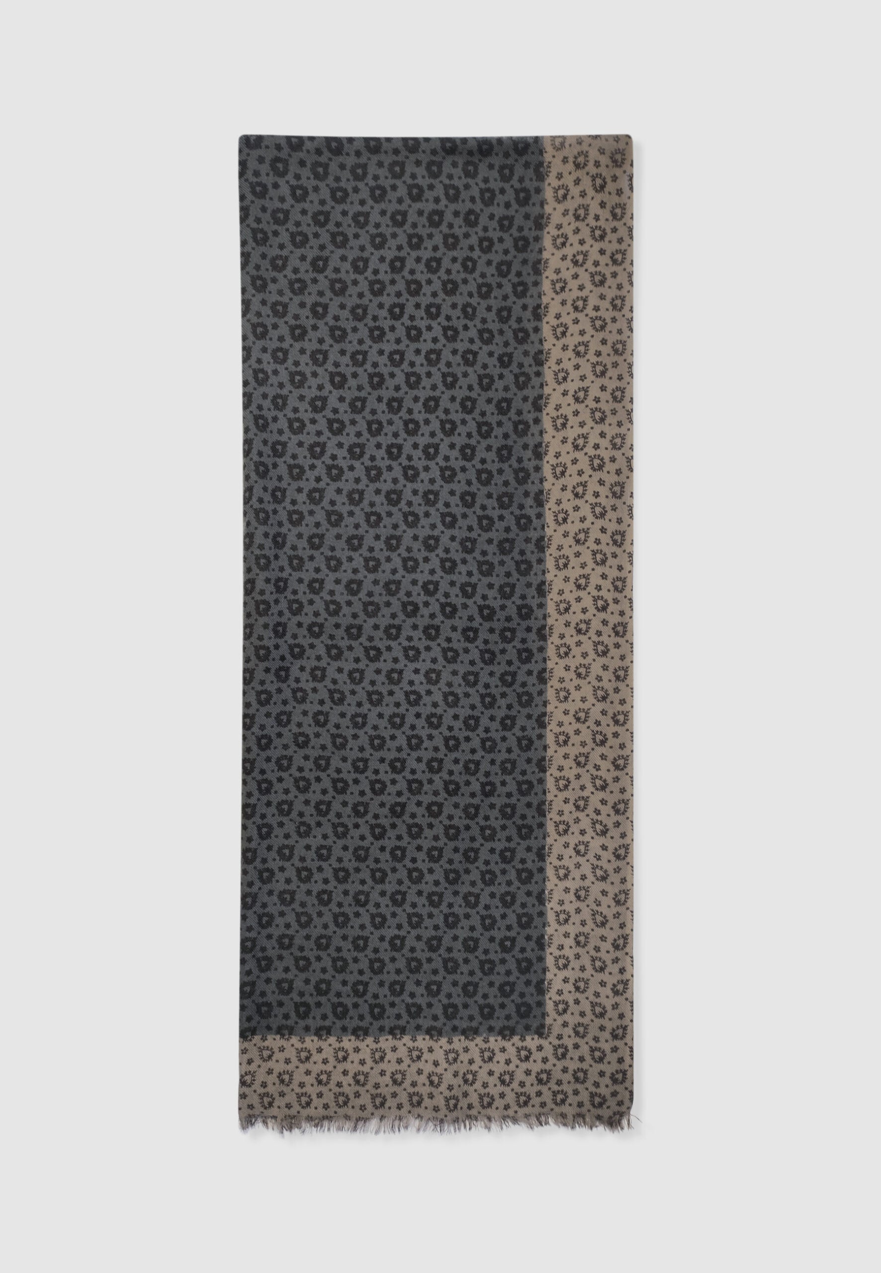 foulard imprimé gris et beige motifs cashemere