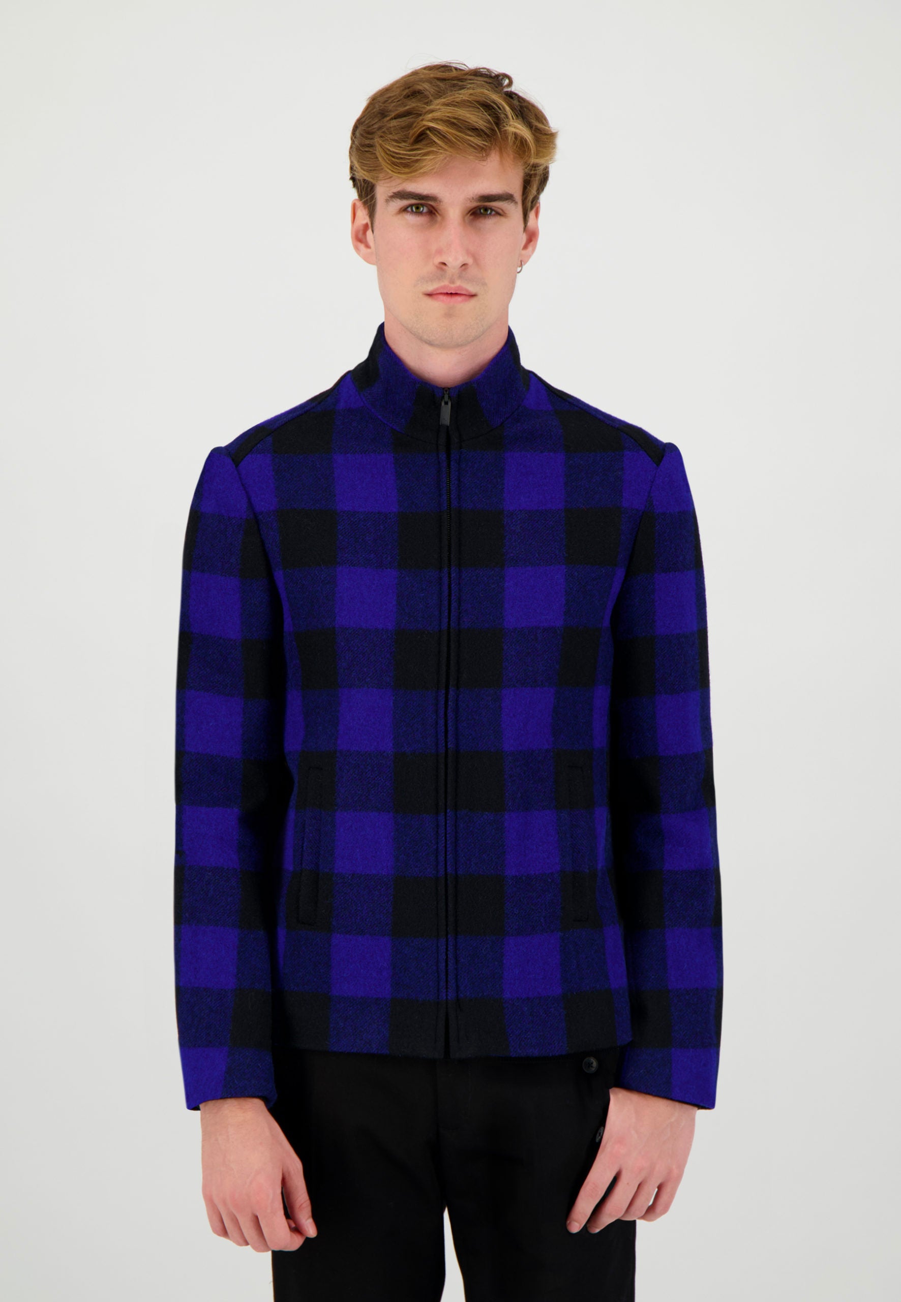 Blouson à carreaux bleu et noir