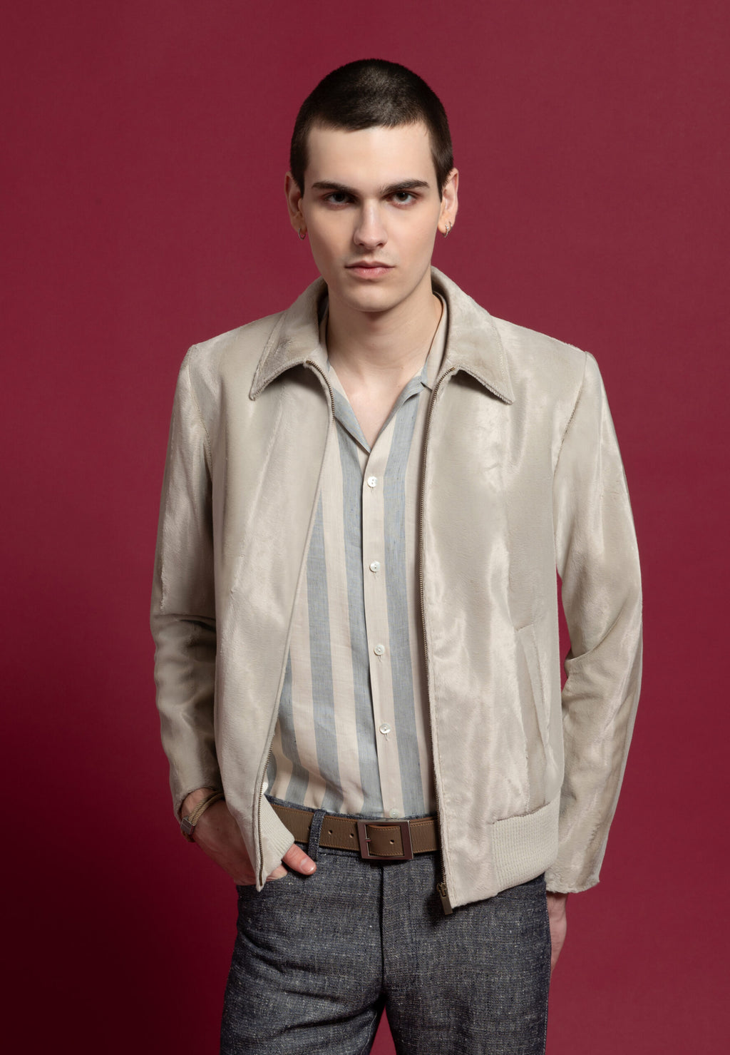 look homme blouson beige chemise rayures gris beige