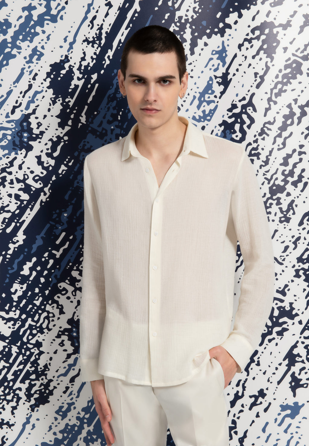 look homme chemise coton transparente ivoire pantalon laine et soie ivoire