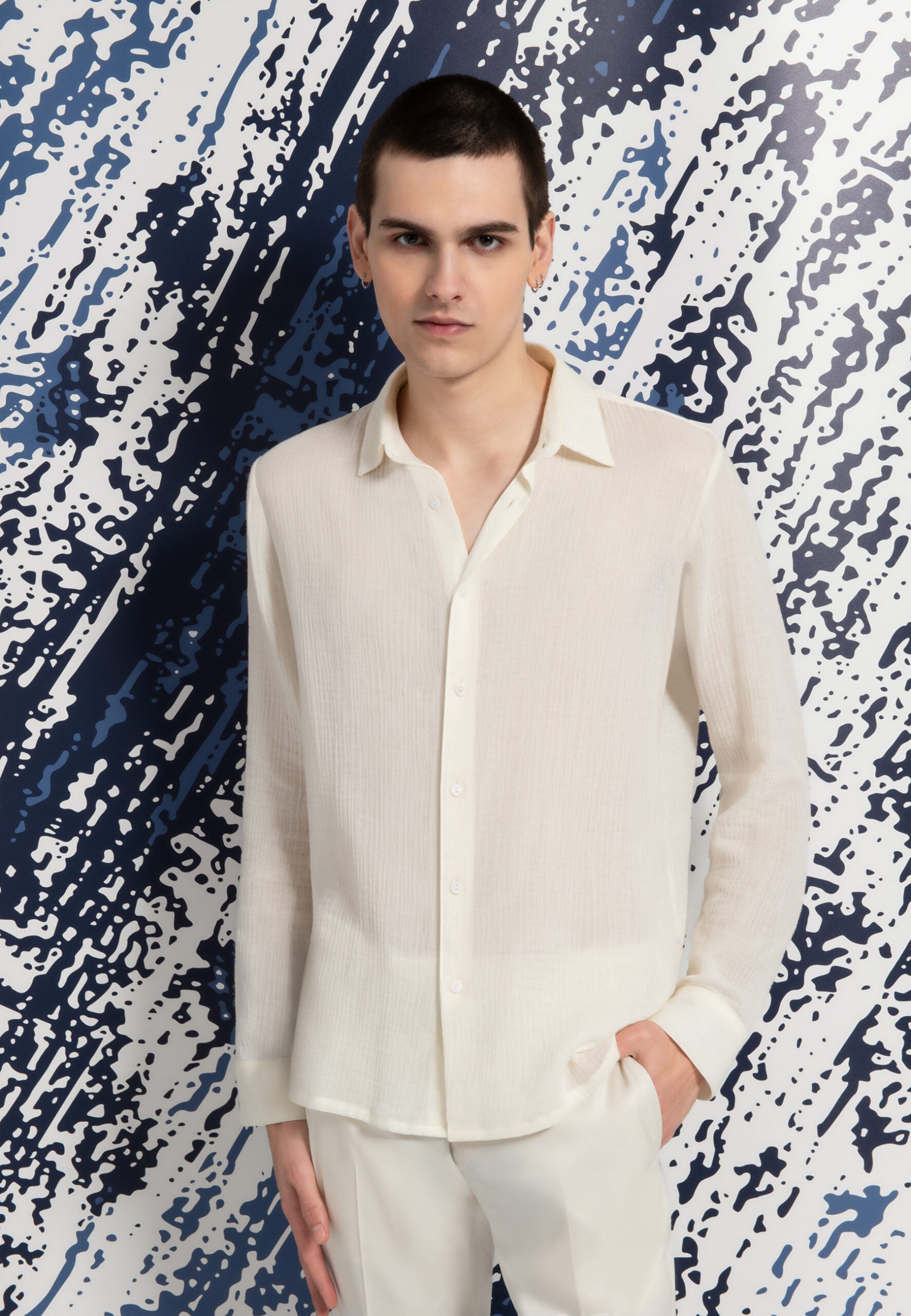 look homme chemise coton transparente ivoire pantalon laine et soie ivoire