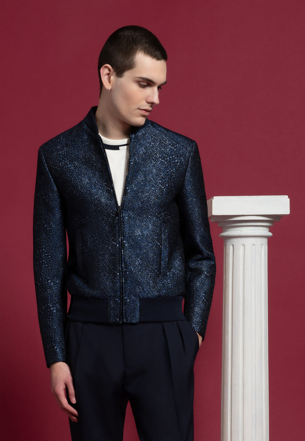 look homme blouson teddy bleu brillant t-shirt blanc