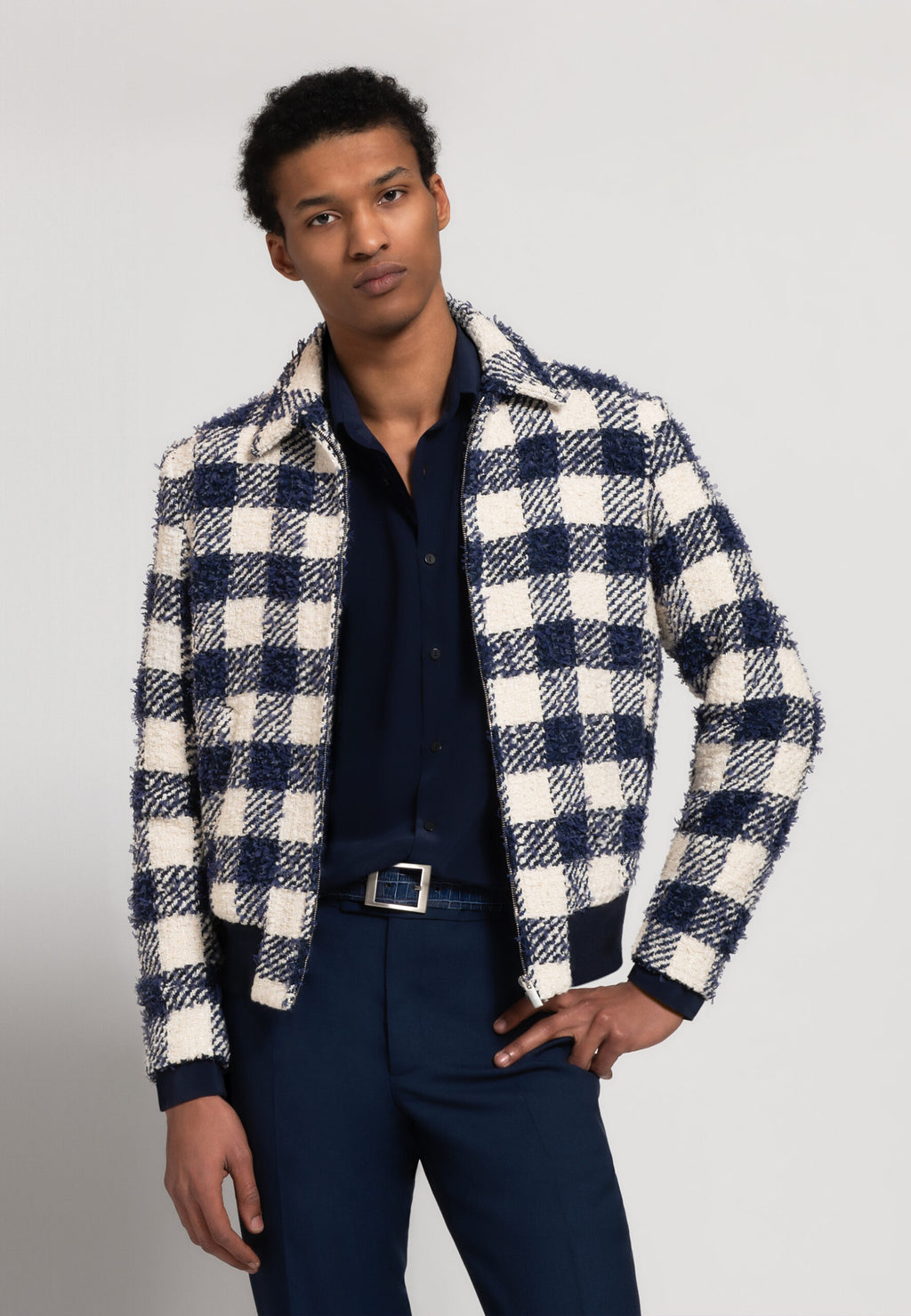 look homme blouson col chemise carreaux bleu blanc