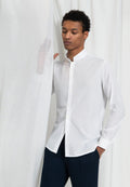 look homme chemise coton col mao blanche pantalon laine marine