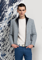 look homme blouson motif tissé et pull blanc