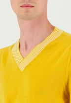 Pull col V jaune – Image 2