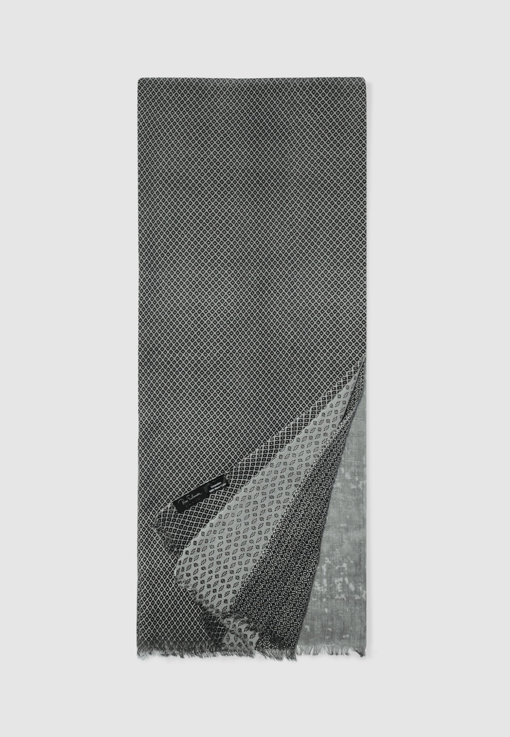 foulard imprimé gris fonçé et gris clair motifs cashemere