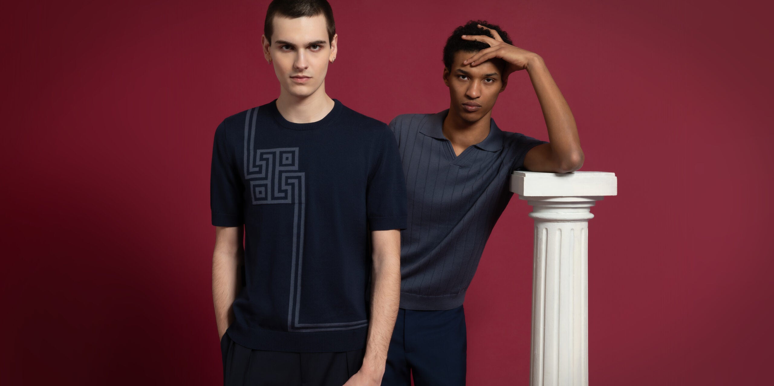 Look duo hommes T-shirt coton bleu graphique et polo homme coton gris bleu