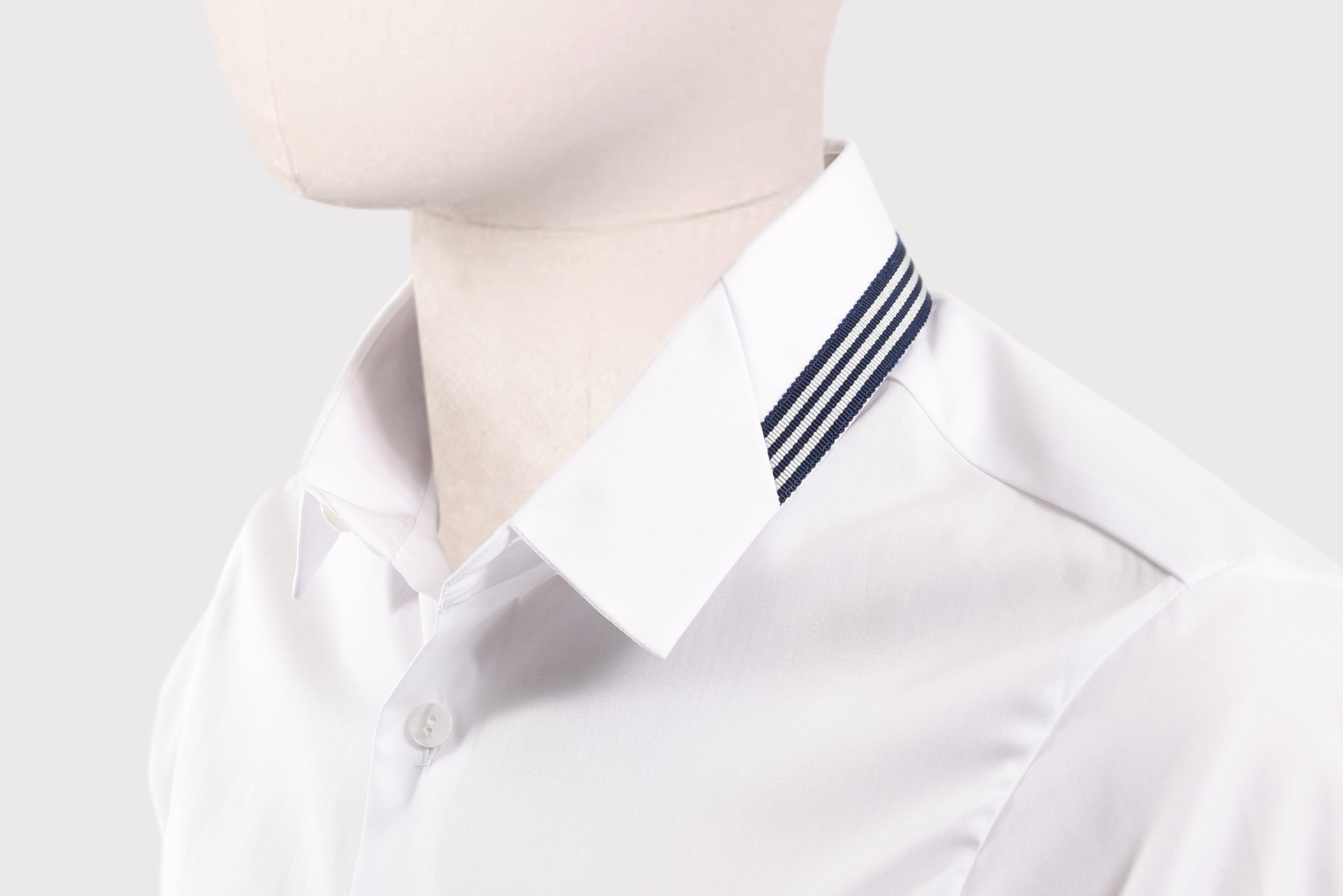 Chemise col galon